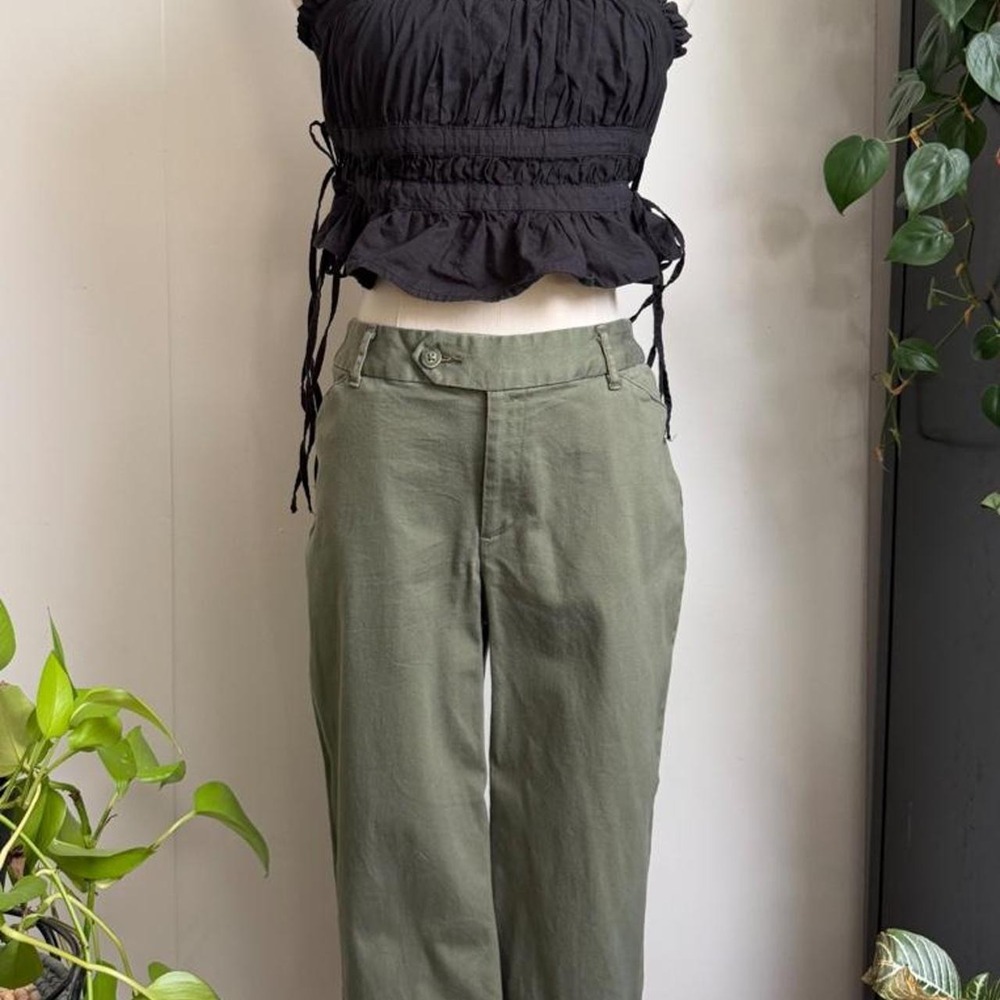 St. John's Bay Womens Khaki Capri Pants Green Chino Size 10 Stretch